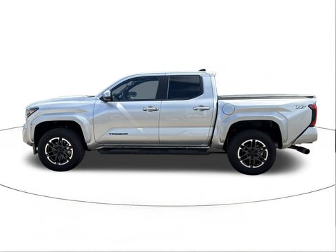 Used 2025 Toyota Tacoma TRD Sport AWD/4WD image 6