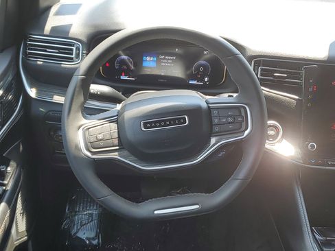 Used 2022 Jeep Wagoneer Series III image 11