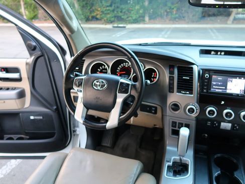 Used 2014 Toyota Sequoia Limited AWD/4WD image 23