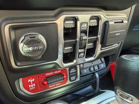 Used 2022 Jeep Wrangler Unlimited Rubicon w/ LED Lighting Group AWD/4WD image 22