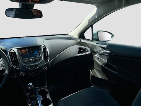 Used 2018 Chevrolet Cruze LT image 21