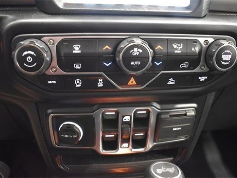 Used 2022 Jeep Wrangler Unlimited Sahara image 28