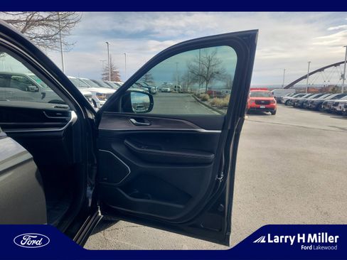 Used 2024 Jeep Grand Cherokee Limited 4xe w/ Luxury Tech Group II image 16