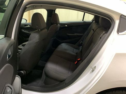 Used 2018 Chevrolet Cruze LT image 21