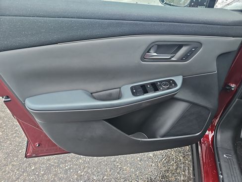 New 2026 Nissan Leaf Platinum+ w/ Cargo Package (Platinum+) FWD image 17