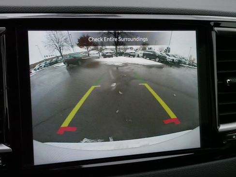 Used 2024 Chrysler Pacifica Touring-L image 30