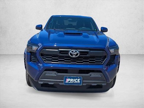 Used 2025 Toyota Tacoma TRD Sport AWD/4WD image 2