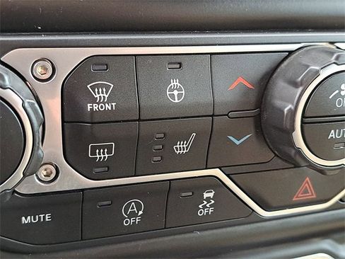 Used 2021 Jeep Wrangler Unlimited Sahara image 8