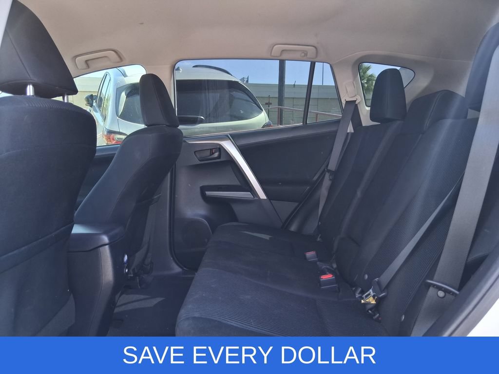 Used 2018 Toyota RAV4 LE FWD image 18