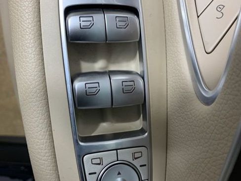 Used 2019 Mercedes-Benz GLC 300 4MATIC image 18