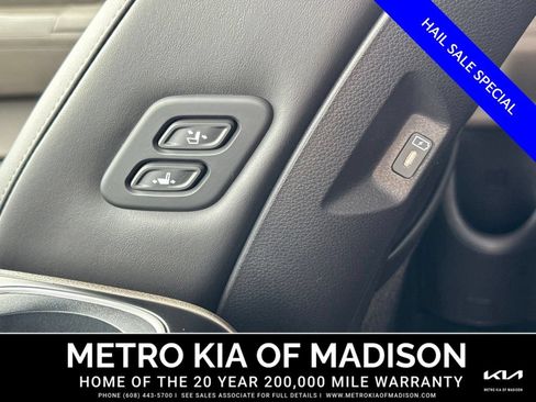 Used 2026 Kia Carnival EX FWD image 28