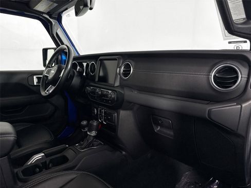 Used 2022 Jeep Wrangler Unlimited Sahara image 40