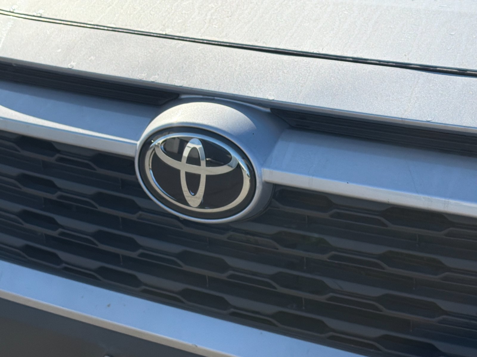 Used 2025 Toyota RAV4 XLE FWD image 36