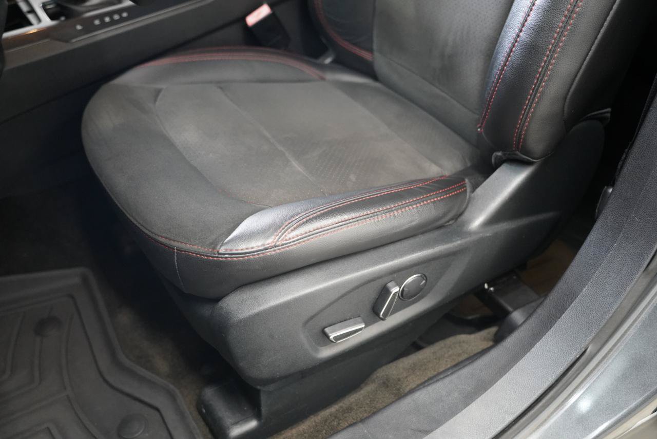 Used 2018 Ford Explorer XLT w/ Equipment Group 202A AWD/4WD image 28
