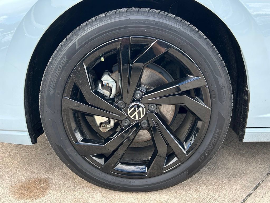 Certified 2026 Volkswagen Jetta SE w/ Black Wheel Package FWD image 33