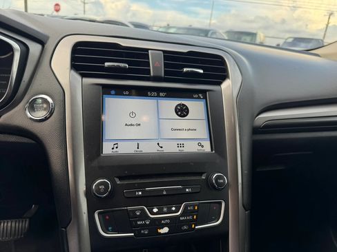 Used 2017 Ford Fusion SE w/ Equipment Group 601A FWD image 16