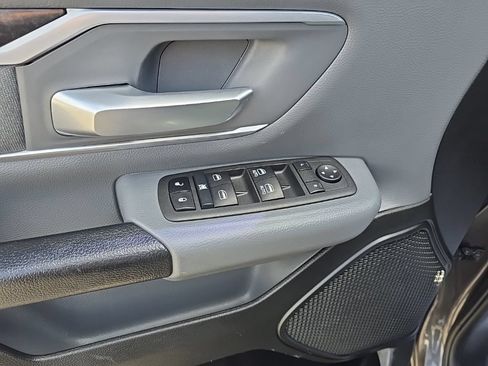Used 2022 RAM 1500 Big Horn AWD/4WD image 9