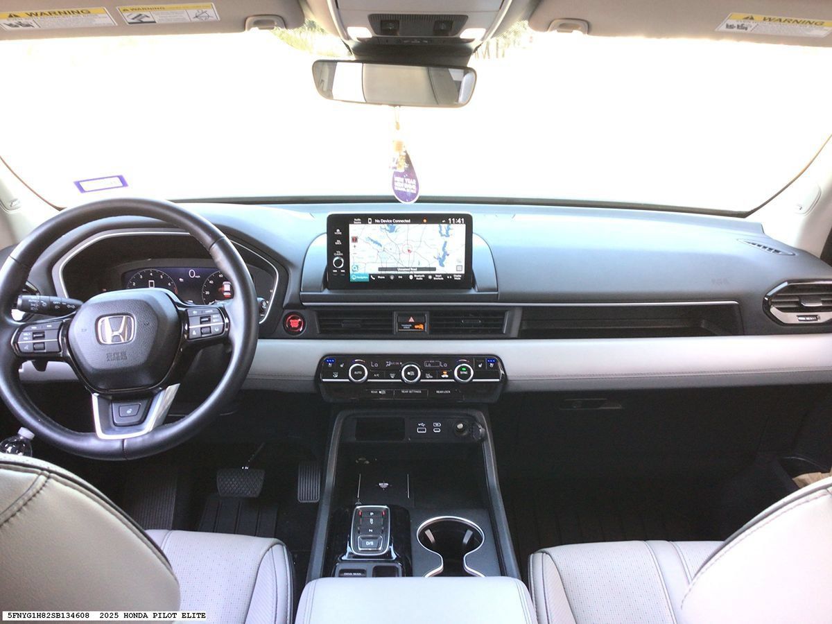 Used 2025 Honda Pilot Elite image 14