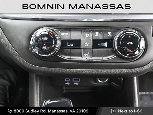 Used 2024 Buick Envista Preferred w/ Advanced Safety Package image 17