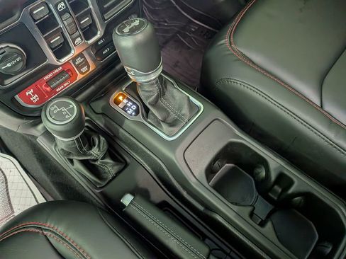 Used 2025 Jeep Wrangler Unlimited Rubicon image 29