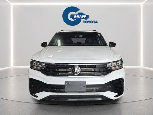 Used 2022 Volkswagen Tiguan SE R-Line image 3