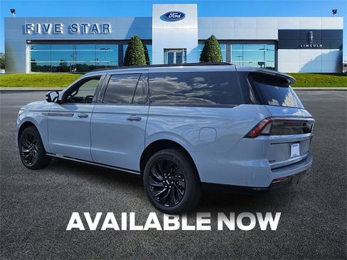 Used 2025 Lincoln Navigator L Reserve w/ Jet Appearance Package image 5