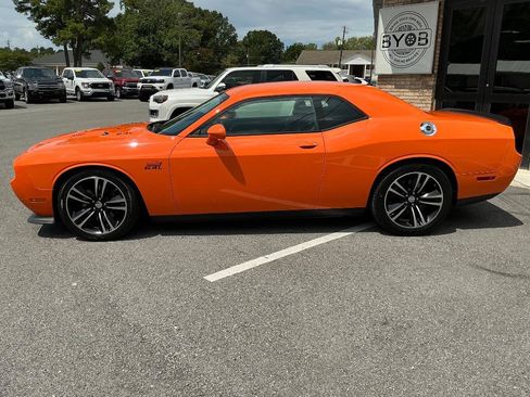 Used 2014 Dodge Challenger SRT8 Core RWD image 2