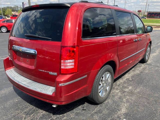 Used 2009 Chrysler Town & Country Limited w/ Entertainment Group #3 FWD image 3