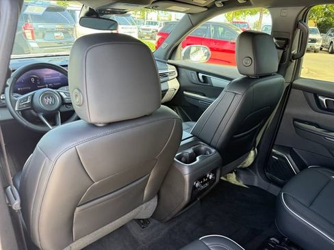 Used 2025 Buick Enclave Preferred FWD image 28