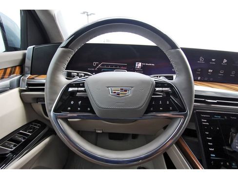 Certified 2025 Cadillac Escalade Sport Platinum w/ LPO, Floor Liner Package AWD/4WD image 15