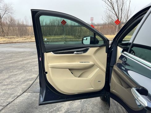 Used 2019 Cadillac XT5 AWD image 10