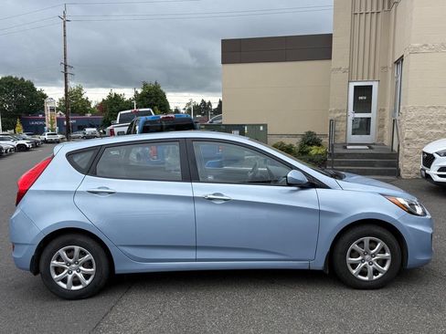 Used 2013 Hyundai Accent GS FWD image 2