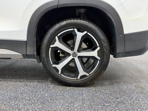 Used 2026 Volkswagen Tiguan SE AWD/4WD image 12