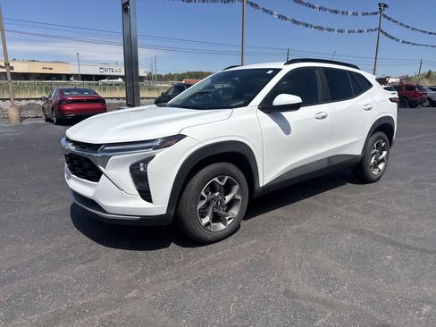 Used 2025 Chevrolet Trax LT w/ Driver Confidence Package FWD image 8