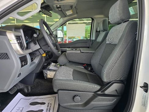 New 2025 Ford F450 XLT image 7
