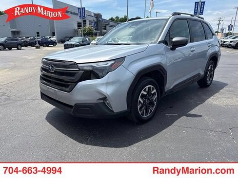 Used 2025 Subaru Forester Premium AWD/4WD image 1
