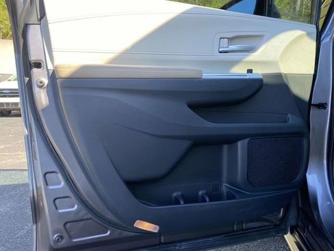 Used 2021 Toyota Sienna XLE image 21