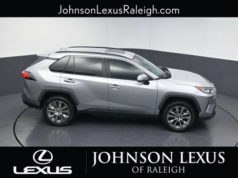 Used 2021 Toyota RAV4 XLE Premium AWD/4WD image 28