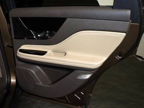 Used 2022 Lincoln Corsair AWD w/ Premium Package image 32