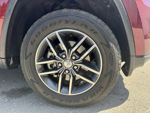 Used 2018 Jeep Grand Cherokee Laredo image 21