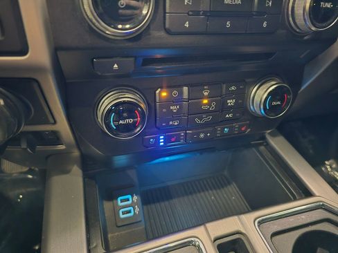 Used 2018 Ford F150 Platinum w/ FX4 Off-Road Package image 32