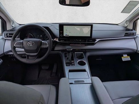 New 2026 Toyota Sienna XLE image 14