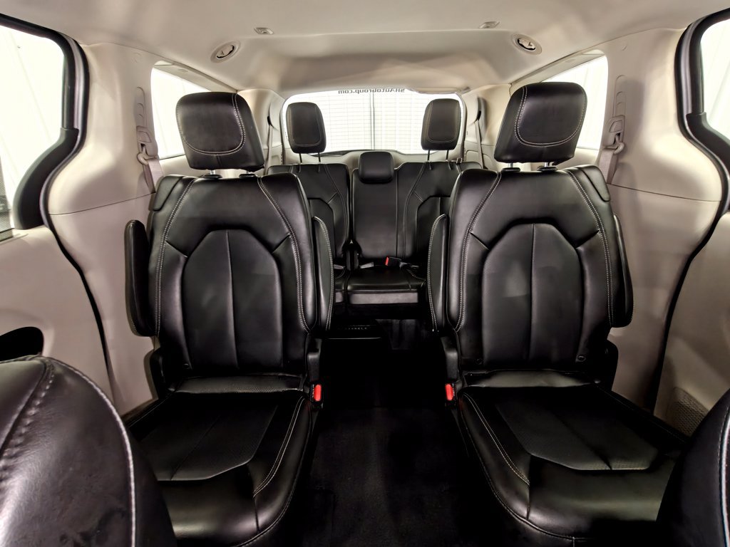 Used 2024 Chrysler Pacifica Touring-L FWD image 20