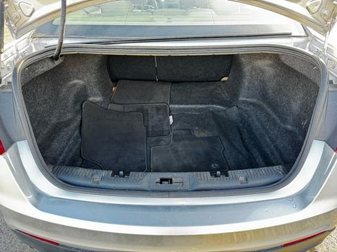 Used 2018 Ford Taurus SE image 32