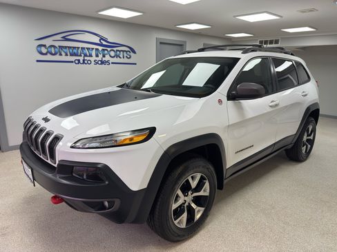 Used 2016 Jeep Cherokee Trailhawk w/ Leather Interior Group image 2