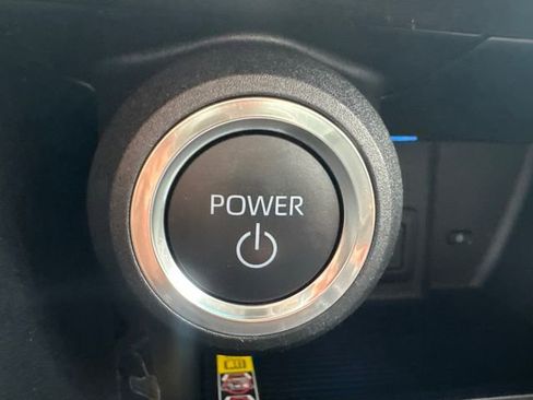 Used 2024 Toyota Venza LE image 32