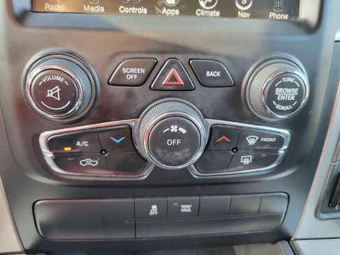 Used 2016 RAM 1500 Classic SLT w/ Luxury Group AWD/4WD image 17