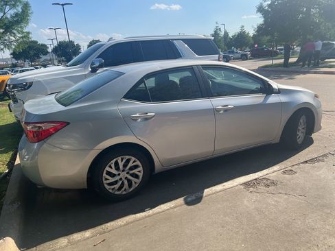 Used 2017 Toyota Corolla LE FWD image 4