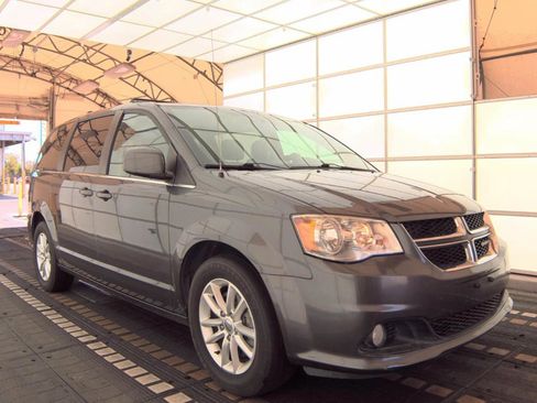 Used 2018 Dodge Grand Caravan SXT FWD image 4