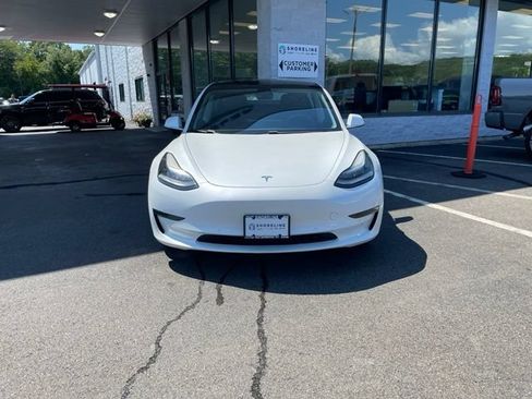 Used 2020 Tesla Model 3 Standard Range Plus RWD image 2
